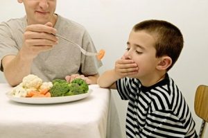 Biểu hiện của trẻ biếng ăn