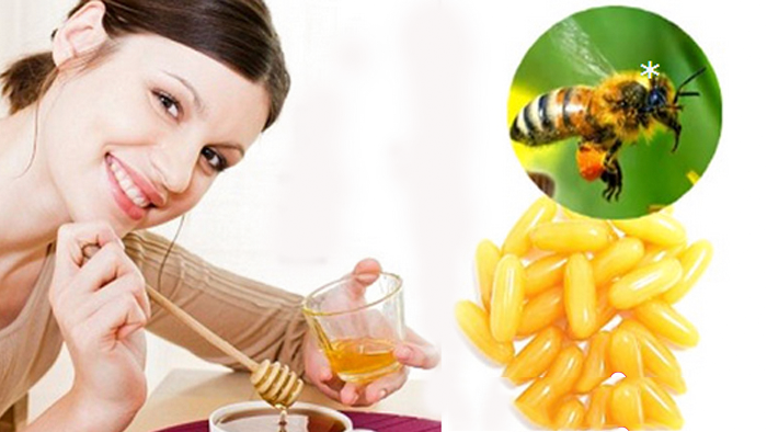 Đắp mặt nạ sữa ong chúa để trị mụn