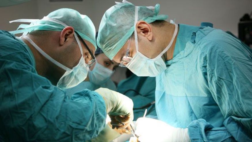 Phẫu thuật loại bỏ khối u khi khối u còn nhỏ và chức năng gan của bệnh nhân tốt