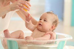 Không nên tắm ngay cho trẻ khi vừa mới tiêm chủng