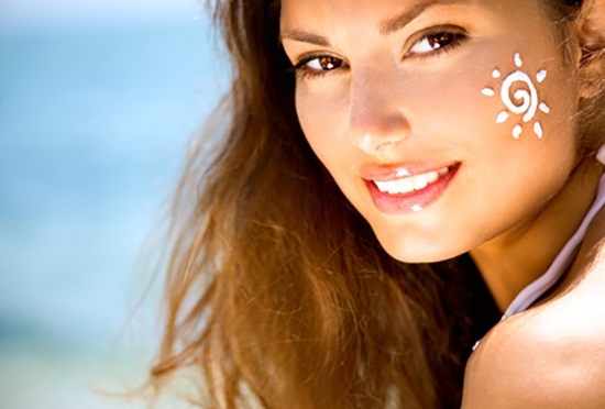 Sử dụng kem chống nắng thường xuyên để bảo vệ da của bạn